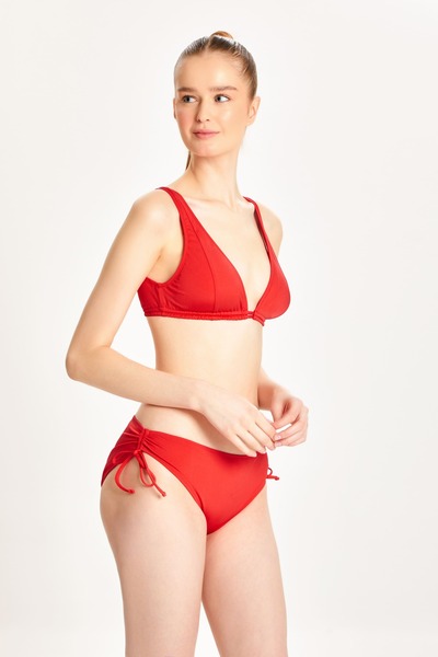 TOO SALTY SWIMWEAR KADIN KIRMIZI ÜÇGEN TOPARLAYICI ALTTAN AYARLI KLASİK BEL BİKİNİ TAKIMI 24S109ST