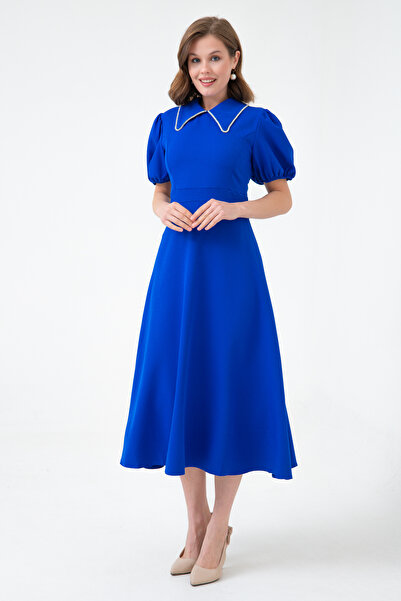 bayansepeti Жіноча сукня з каменем на комірі, коротким рукавом, середньої довжини, кльош, синя 2073