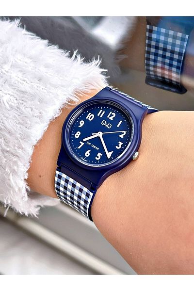 Q&Q Silicone Cord Wrist Watch