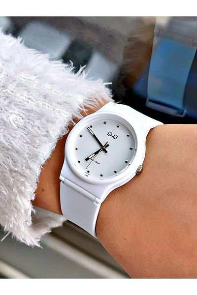Q&Q Vp46j926yw Young Girl Wristwatch with Silicone Cord