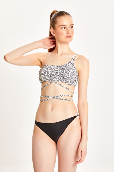TOO SALTY SWIMWEAR KADIN SİYAH BEYAZ DESENLİ TEK OMUZ HALKA AKSESUARLI İP BAĞLAMALI BİKİNİ TAKIMI 24S122ST