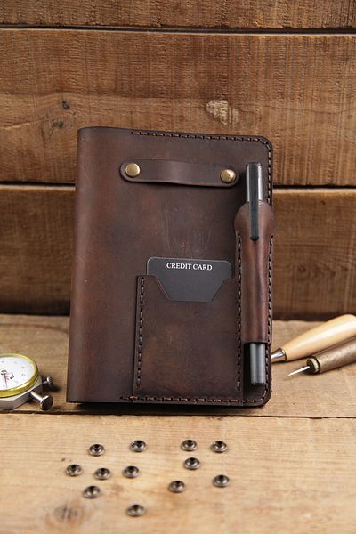 New Coast Leather 1900's Ръчно изработен калъф за тефтер A6 от естествена кожа