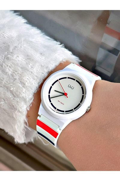 Q&Q Vr94j988wl Waterproof Silicone Cord Young Girl's Wristwatch