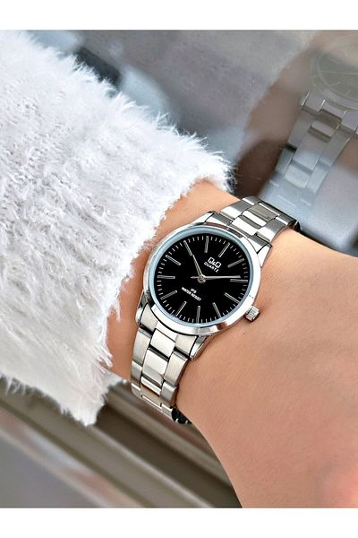 Q&Q Q899J700Y Retro Women's Wristwatch