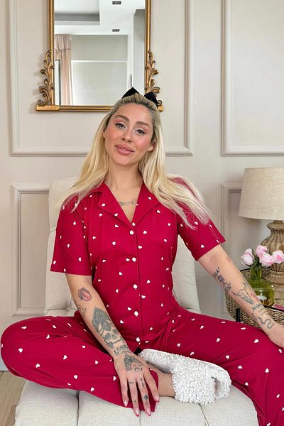 Pijamaevi Weinrotes, kurzärmliges Pyjama-Set aus Bambus mit Herzmuster vorne und Knöpfen