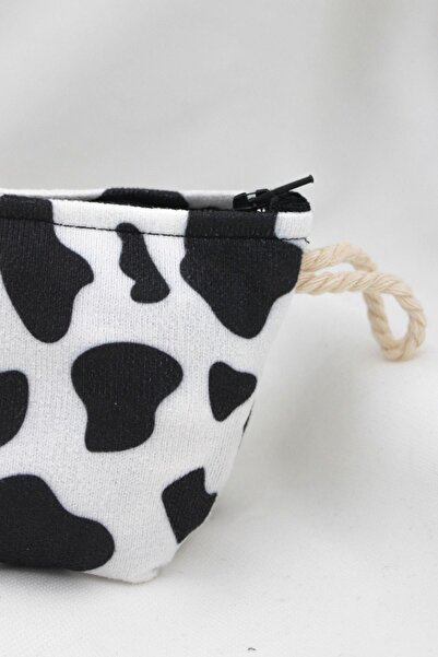 Anime Marketi حامل أقلام مدرسي أو حقيبة مكياج بتصميم بقرة أبيض وأسود