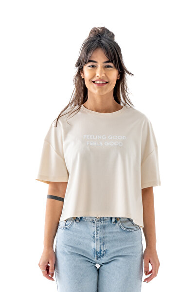 Üstü Yazılı Kadın Crop Kısa Kol Ekru Renk Yumuşak Dokulu T-shirt %100 Organik Pamuk