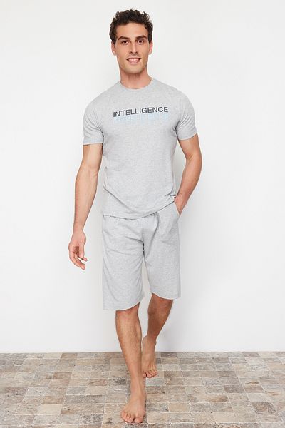 Trendyol Collection Graues Pyjama-Set mit Rundhalsausschnitt und gestrickten Shorts in normaler Passform TMNSS24PT00046