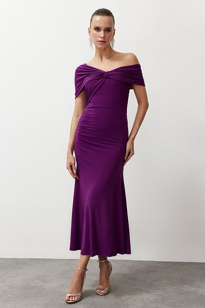 Trendyol Collection Fialové asymetrické pletené stylové večerní šaty s límcem TPRSS24EL00046