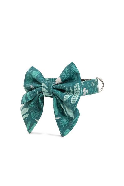 Lusi Doog Forest Themed Female Bow Tie Dog Collar