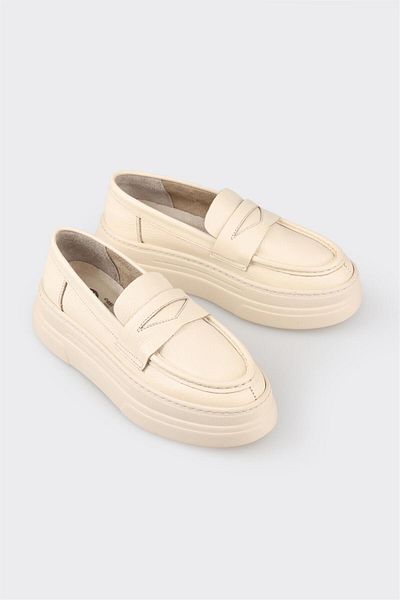 Elle Shoes حذاء لوفر نسائي من جلد إكرو