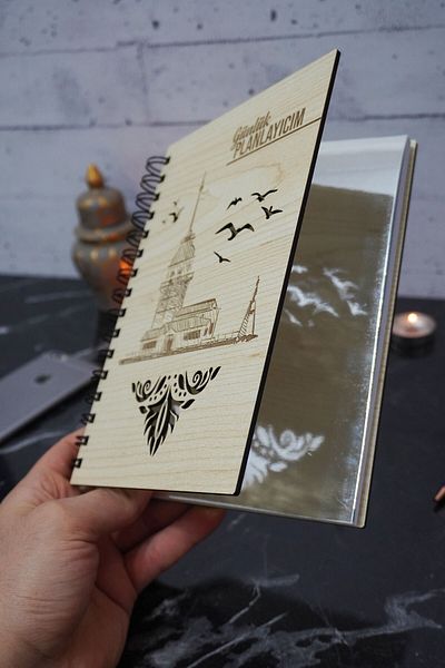 markcat Caiet de planuri din lemn cu design Turnul Fecioarei - Agenda nedatat - Planificator zilnic (CAIET DE PLANIFICARE) A5