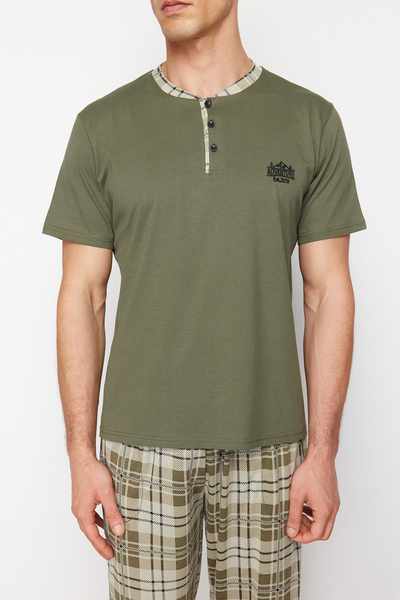 Trendyol Collection Pletené pletené pyžamo s khaki vzorem Regular Fit - TMNSS24PT00037