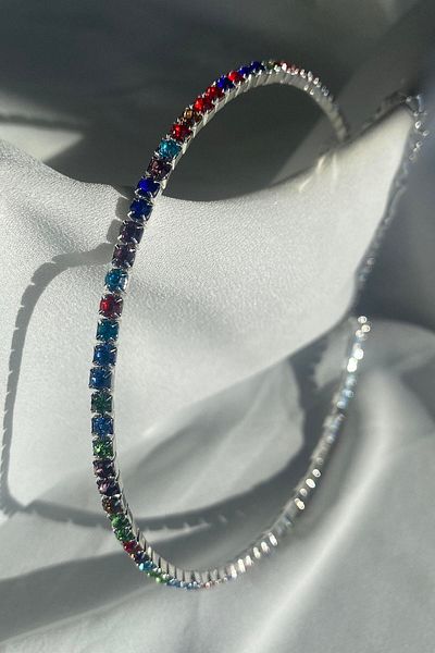 TAKIŞTIR قلادة Choker Waterway مع تفاصيل حجرية متعددة الألوان