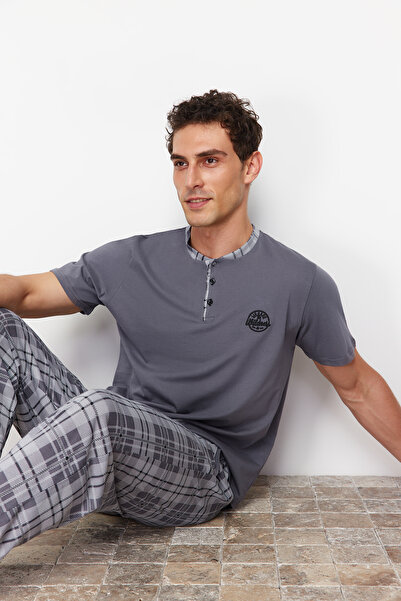 Trendyol Collection Σετ Πιτζάμα με καρό σχέδιο από ανθρακί πλεκτή - κανονική εφαρμογή TMNSS24PT00037