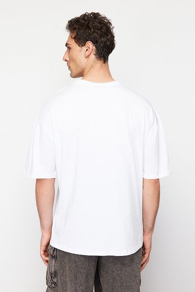 Trendyol Collection Μπλουζάκι από βαμβακερό κεντημένο λευκό ελάφι υπερμεγέθη - TMNSS24TS00055