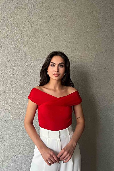 Seda Yalçın Atelier Kırmızı Asimetrik Kolsuz Bluz
