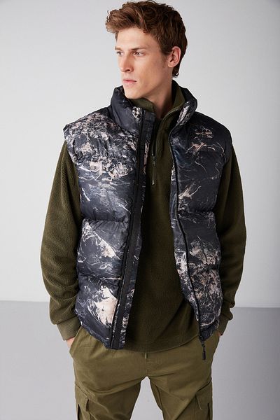 GRIMELANGE Lennon Men&#39;s Puffer Vest Thick Fluffy Water Repellent Recycle Polyester Filling Zippered Patterned Vest