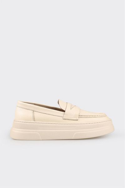 Elle Shoes حذاء لوفر نسائي من جلد إكرو