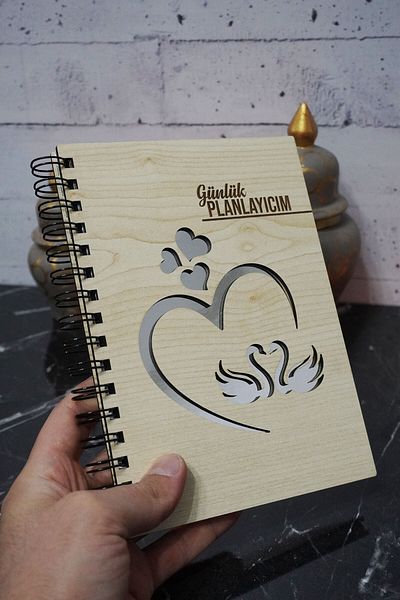 markcat Caiet de planificare zilnică cu copertă din lemn A5 Swan Love Design - Caiet de planificare nedatat