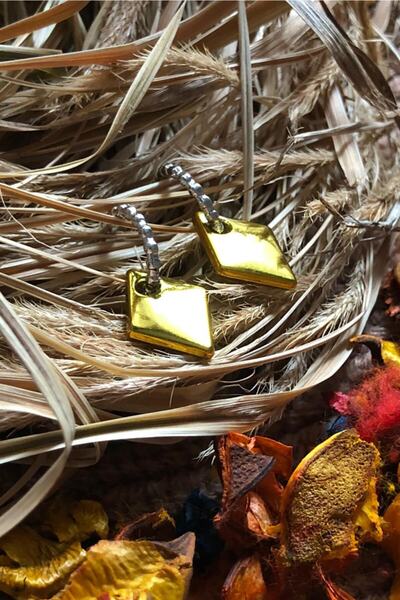 Leerybee أقراط بلاط مضادة للحساسية باللون الأصفر اللامع من الكروم