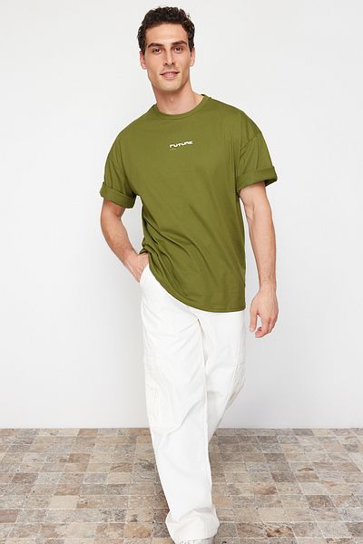 Trendyol Collection Μπλουζάκι με χνουδωτό εμπριμέ χακί μεγάλου μεγέθους - κοντομάνικο TMNSS23TS00171