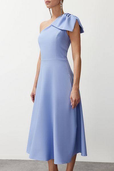 Trendyol Collection Hellblaues, elegantes Abendkleid im A-Schnitt mit Schleife - TPRSS24EL00105