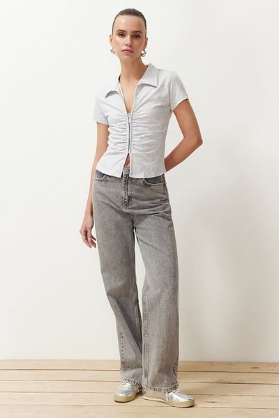 Trendyol Collection Šedá Melange Regular/Normal Fit Polo límec Shirring/Drape Podrobná pletená halenka na zip TWOSS24BZ00501