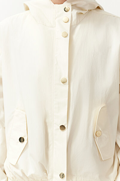 Trendyol Collection Oversize Ecru Thin Windbreaker - Twoss24mo00001