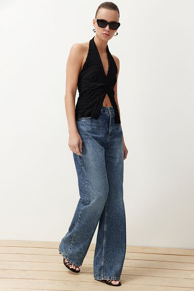 Trendyol Collection Black Premium Textured Halter Crop Shirred Knitted Blouse TWOSS24BZ00389