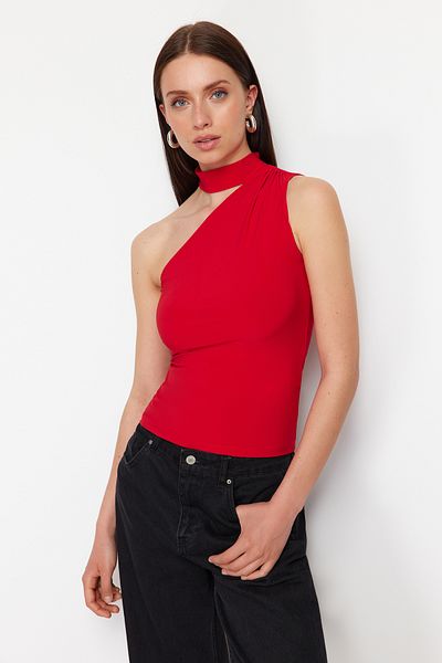 Trendyol Collection Eng anliegende/taillierte Stretch-Strickbluse mit rotem Halsbandkragen TWOSS24BZ00507