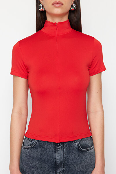 Trendyol Collection Piros testhezálló/testre ülő cipzáras gallér, rövid ujjú, sztreccs kötött blúz TWOSS24BZ00489