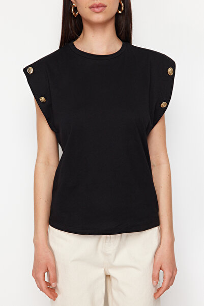 Trendyol Collection Černá 100% bavlna Knoflík Detailní vzhled vaty Základní Crew Výstřih Pletené tričko TWOSS23TS00016