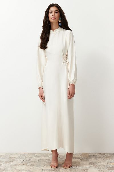 Trendyol Modest Abendkleid aus cremefarbenem Satin für die Braut - Britli-Taille-Kleid TCTSS23DB0003