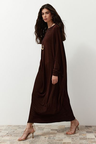 Trendyol Modest Übergroßes, gestricktes Kaftankleid in Braun - TCTSS24EB00037