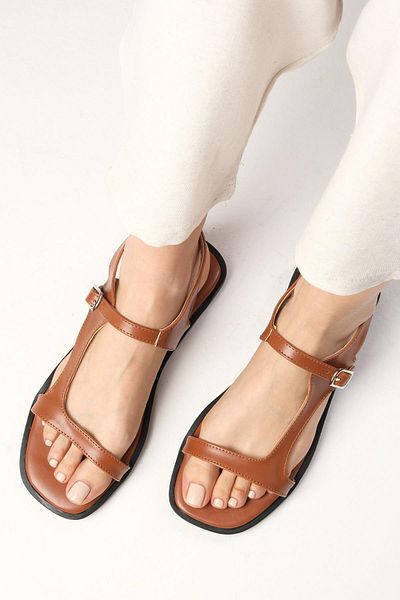 Mio Gusto Sydney Tan Color Soft Sole Blunt Toe Women's Flat Sole Sandals