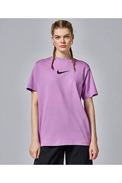 Nike Sportswear Gel-Midi Swoosh Graphic Boyfriend Short-Sleeve Kadın Tişört