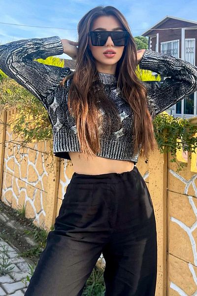 GÜLSELİ Black Women's Crew Neck Glitter Crop Top Knitwear Sweater