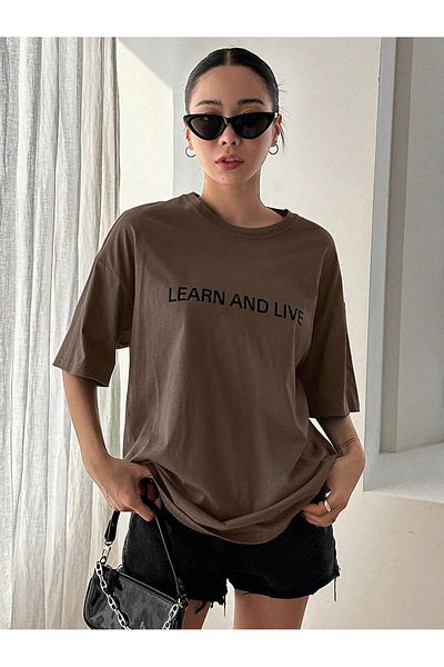 BEETON Learn And Live T-Shirt - Καφέ εμπριμέ κοντομάνικο μπλουζάκι με λαιμόκοψη
