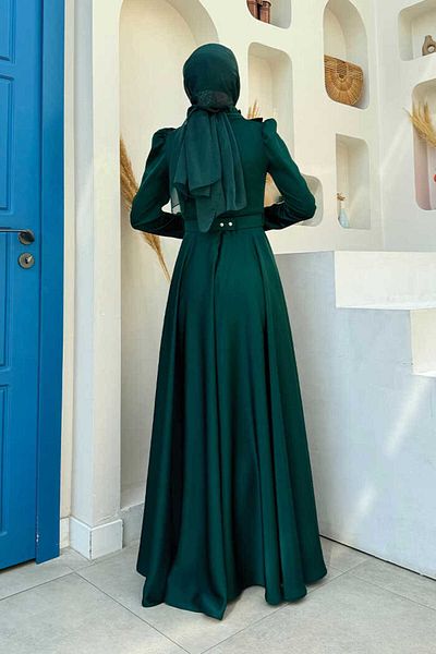 Bym Fashion فستان سهرة من الساتان 1155 زمرد - إكسسوار حزام مزين بكشكشة وأحجار