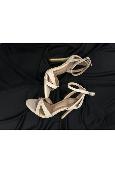 Pine Cone Cross Strap Heeled Shoes