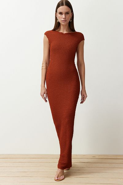 Trendyol Collection Figurbetontes, figurbetontes Midi-Bleistiftkleid aus dehnbarem Strick mit Mondärmeln aus Stoff mit Fliesenstruktur TWOSS24EL00103