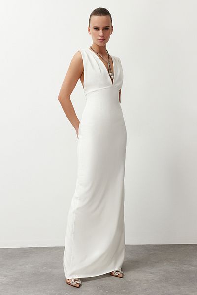 Trendyol Collection Бяла изтъкана дълга елегантна вечерна рокля с дълбоко V-образно деколте TPRSS24AE00147