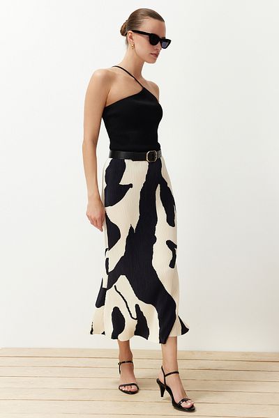 Trendyol Collection Ecrufarbener, abstrakter, plissierter, bedruckter Midirock TWOSS24ET00209