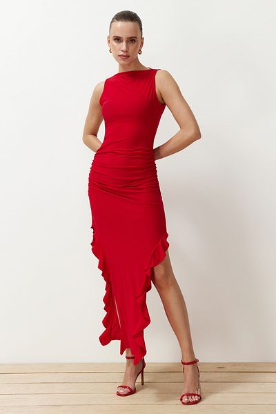 Trendyol Collection Rotes, figurbetontes, geschlitztes, dickes, sandfarbenes Maxi-Bleistiftkleid mit Rüschendetail TWOSS24EL00688