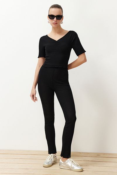Trendyol Collection Fekete V-nyakú, részletes, bordázott, rugalmas kötött blúz és nadrág alsó-felső szett TWOSS24AU00100