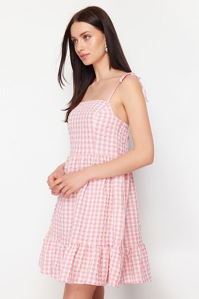 Trendyol Collection Μίνι υφαντό φόρεμα με ροζ καρό ίσιο βολάν TWOSS24EL00752