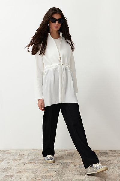 Trendyol Modest Ecrufarbene Scuba-Tunika mit Falten und Reißverschluss – Tauchsaum TCTSS24UK00035