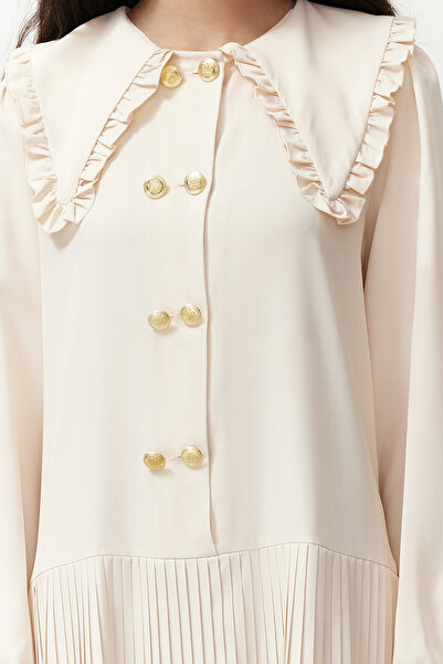 Trendyol Modest Μπεζ μωρό γιακά με χρυσό κουμπί με λεπτομερή πλισέ υφασμένο φόρεμα TCTSS24EB00196