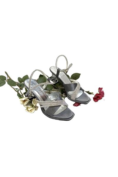 KAFKASLAR AYAKKABI Kafkaslar Sa kamenčićima Transparentna večernja haljina sa...